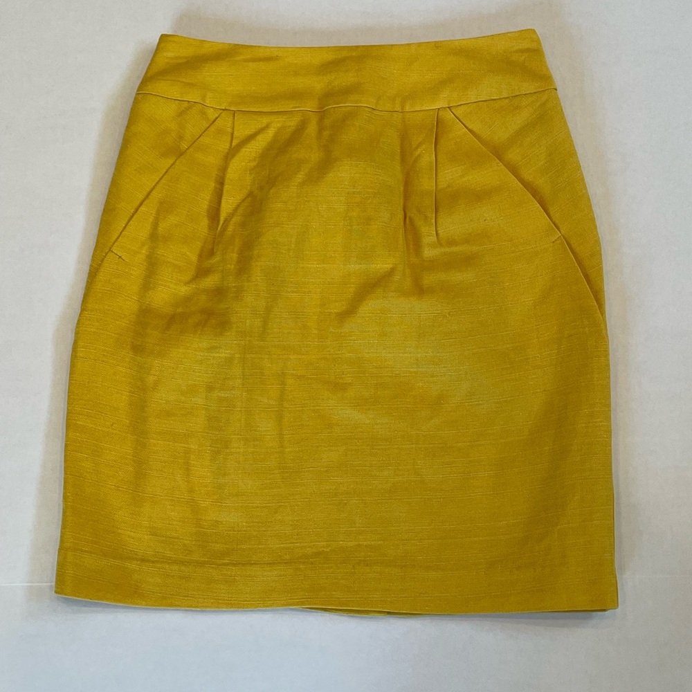 Forever 21 Medium size Yellow Skirt knee length
